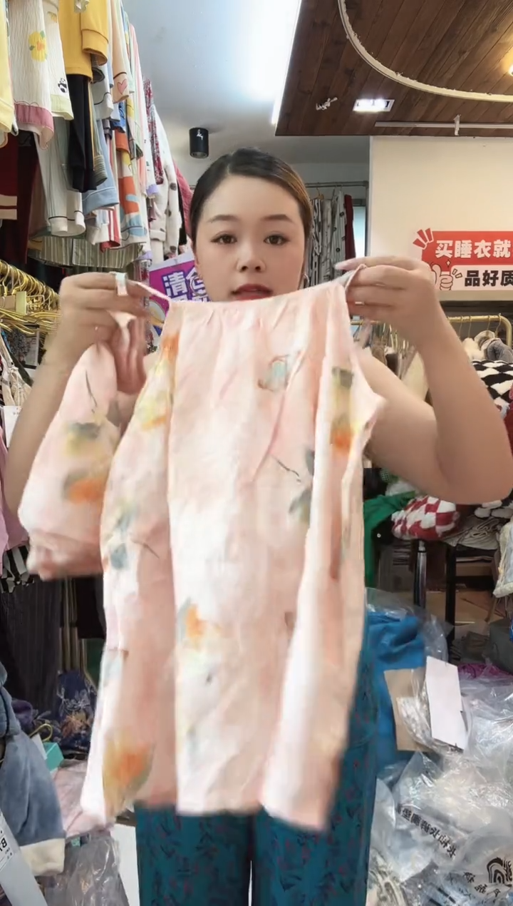 粉蝶吊带短裤防凸点