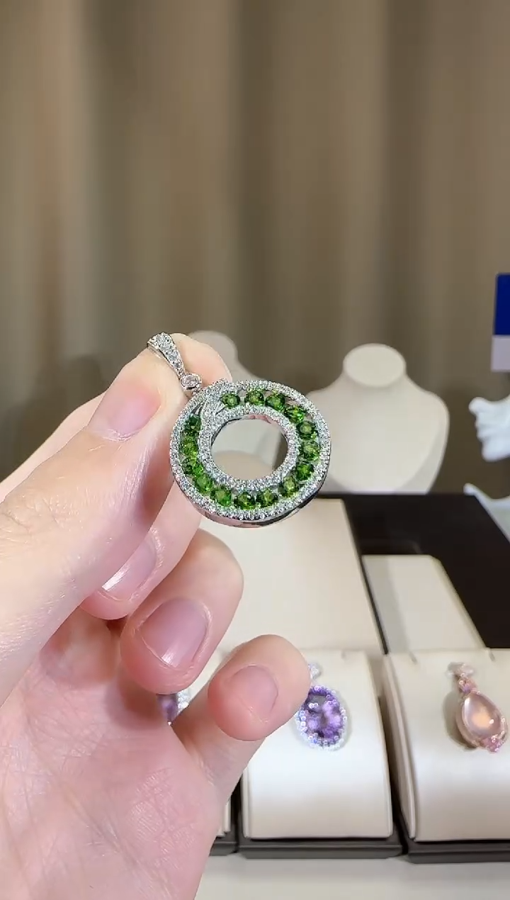 【闪购商品】透辉石吊坠银S925镶嵌19mm甜甜圈