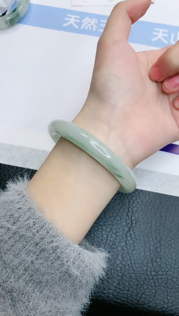 【闪购商品】石英质玉手镯未镶嵌T146-56+