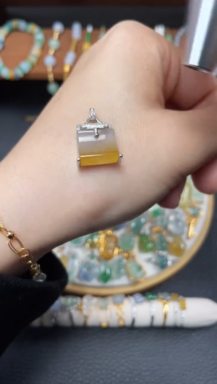 【闪购商品】翡翠吊坠(不含链)18K金镶嵌一个  JK631