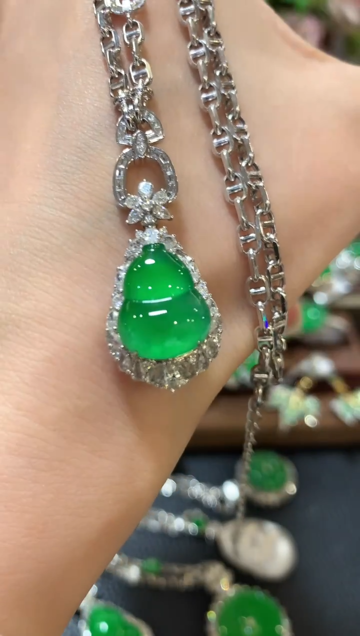 吊坠(不含链)18K金镶嵌翡翠S****gz128  