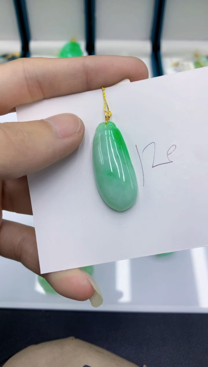 颈饰18K金镶嵌翡翠翡翠
