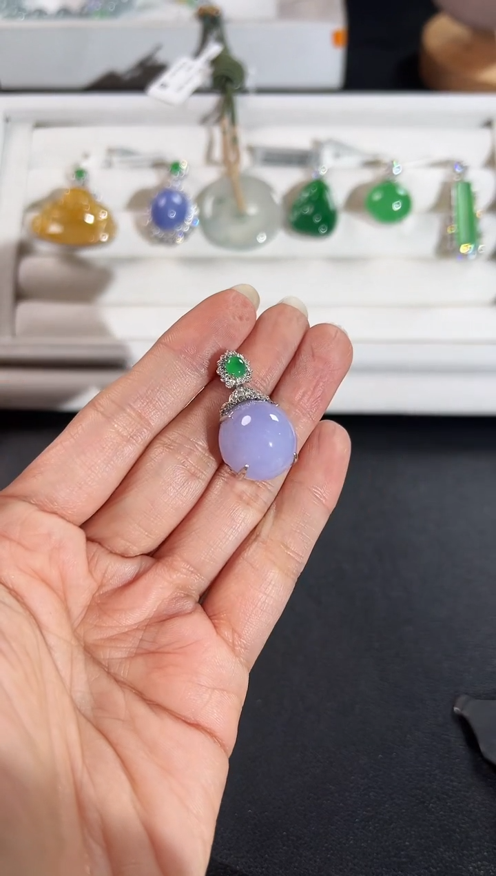 颈饰18K金镶嵌翡翠序号133