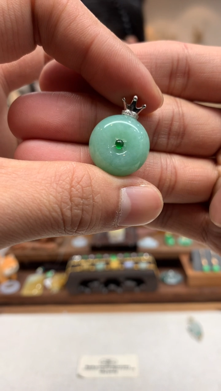 【闪购商品】翡翠吊坠(不含链)18K金镶嵌平安扣