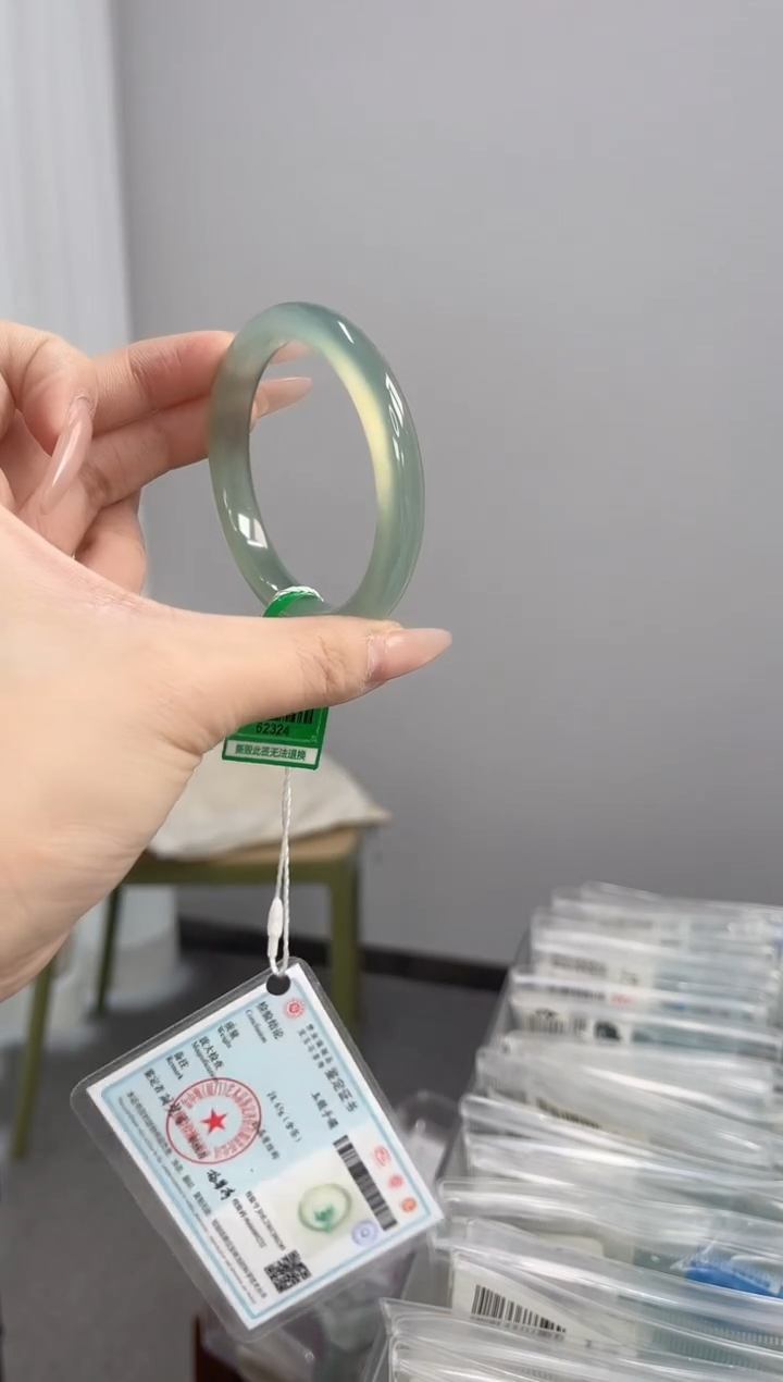 玛瑙/玉髓手镯未镶嵌54-55圈口