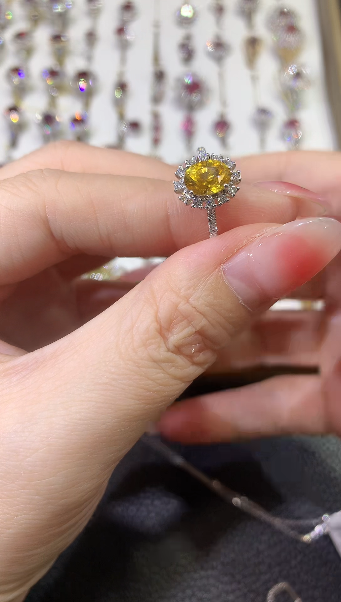 【闪购商品】彩色蓝宝石戒指18K金镶嵌W86 