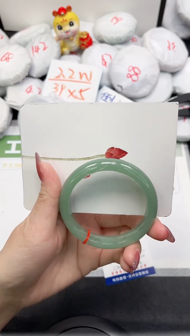 【闪购商品】石英质玉手镯未镶嵌382-56.7