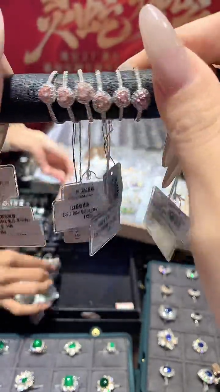 【闪购商品】钻石戒指18K金镶嵌钻石戒指多样性发一