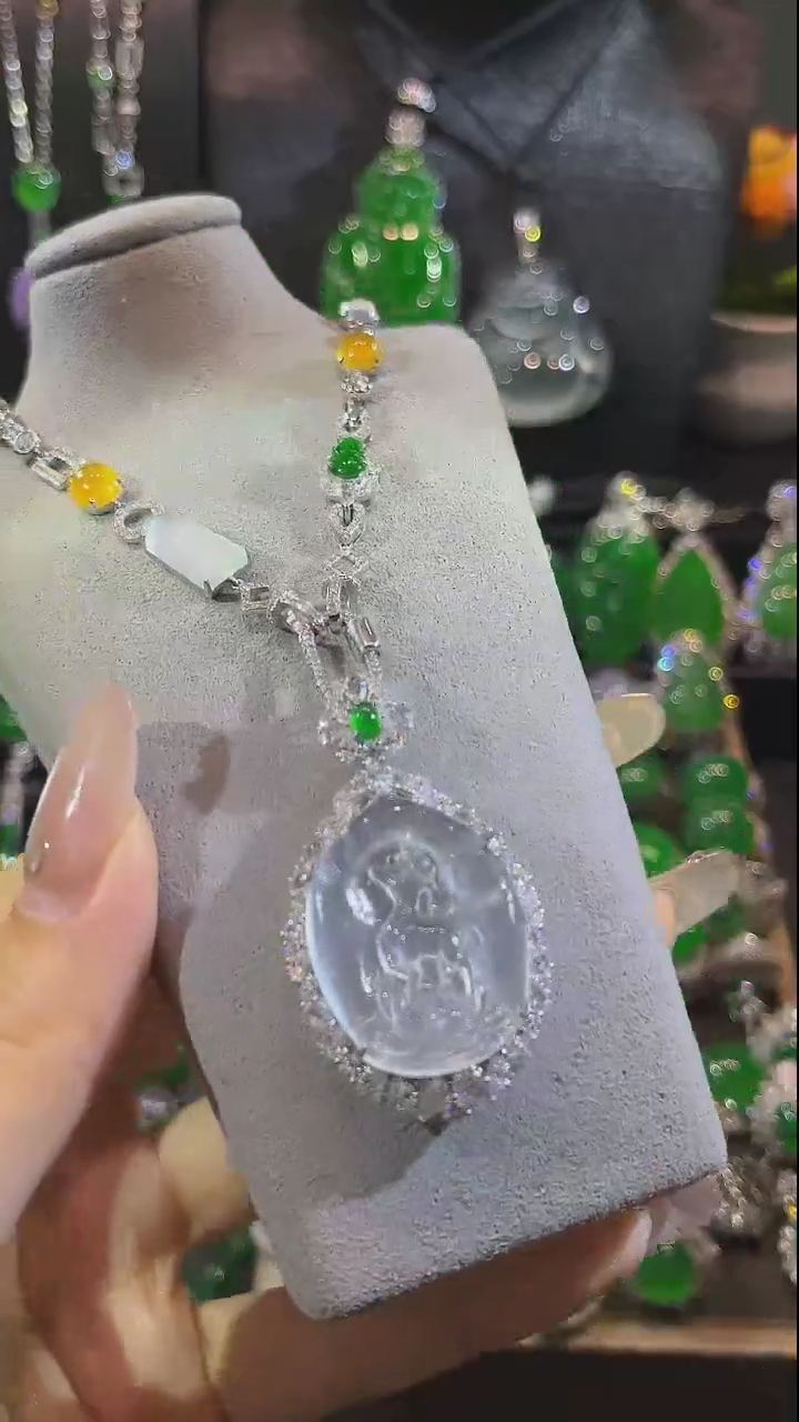 【闪购商品】翡翠颈饰18K金镶嵌吊坠