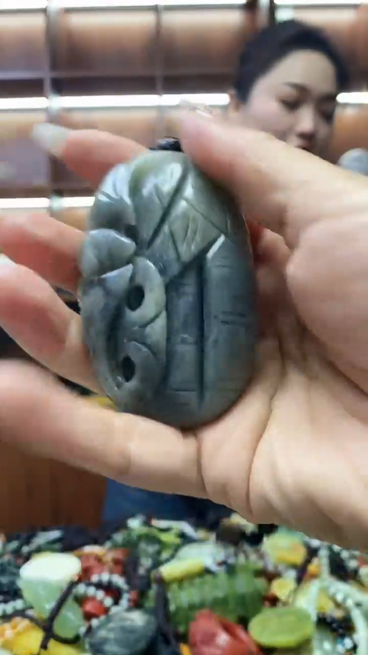 未镶嵌岫玉挂件 