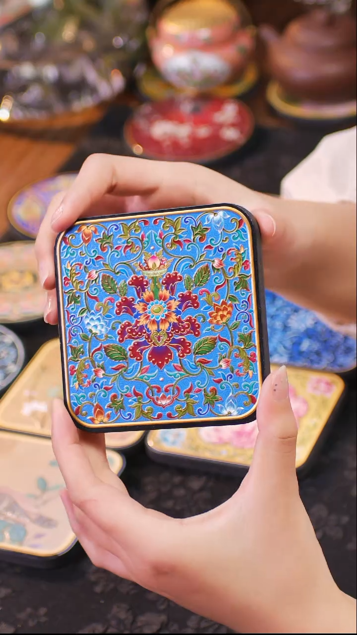 壹藏贰宝繁花图案杯垫一片