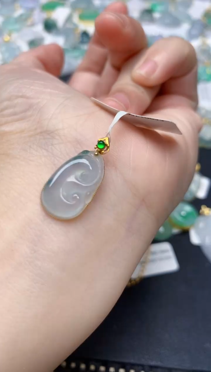 颈饰18K金镶嵌翡翠天然缅甸A货翡翠