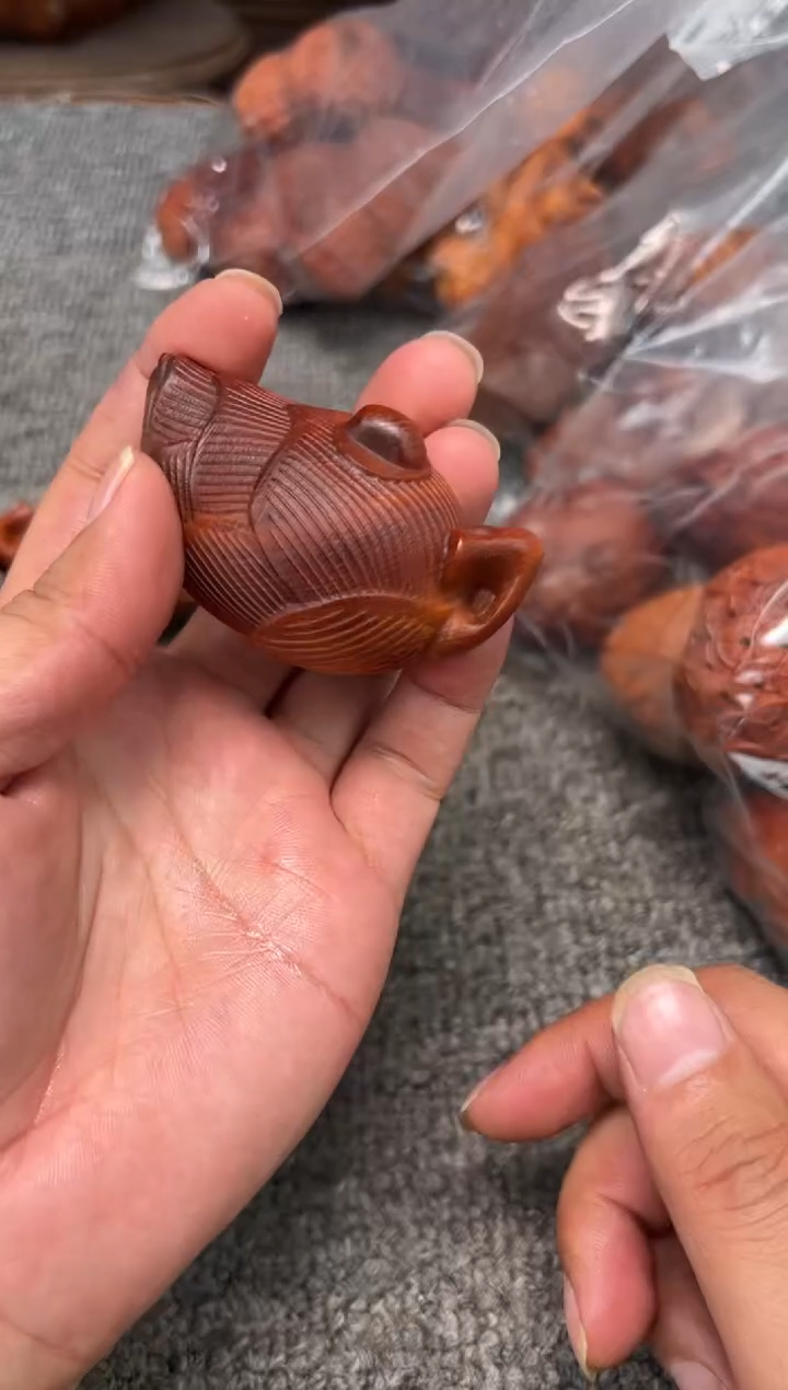 柏木（崖柏）竹笋把把壶 黑骨手把件 到手一个