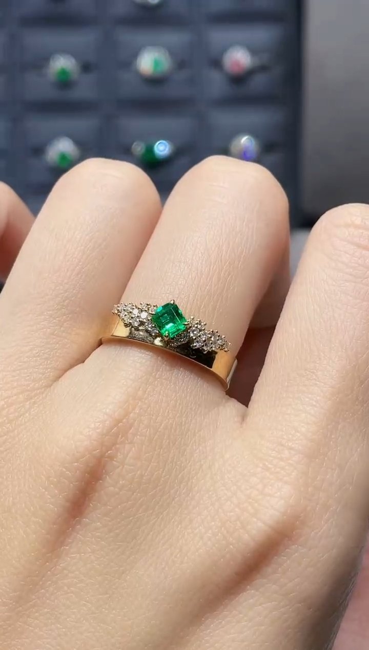 【闪购商品】祖母绿戒指18K金镶嵌0.30克拉 哥伦比亚