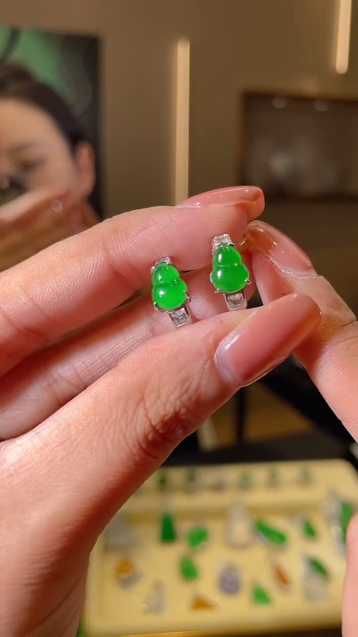 【闪购商品】翡翠耳饰银S925镶嵌天然翡翠A货