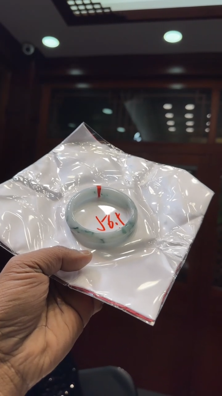 【闪购商品】翡翠手镯未镶嵌手镯微瑕