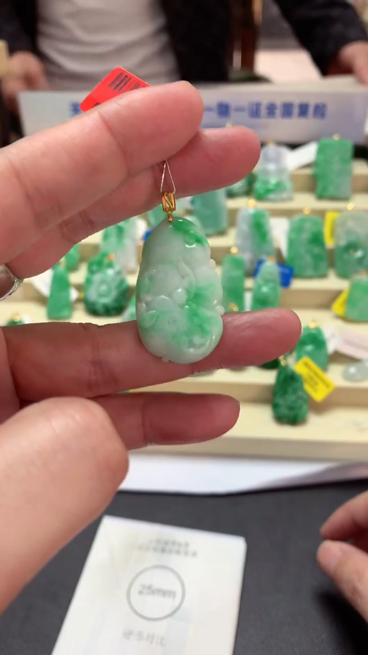 【闪购商品】翡翠吊坠(不含链)18K金镶嵌挂件