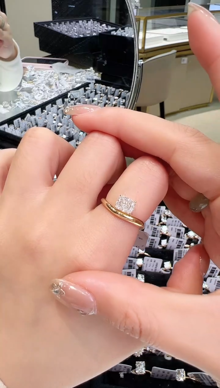 【闪购商品】实验室培育钻石18K金镶嵌戒指戒指