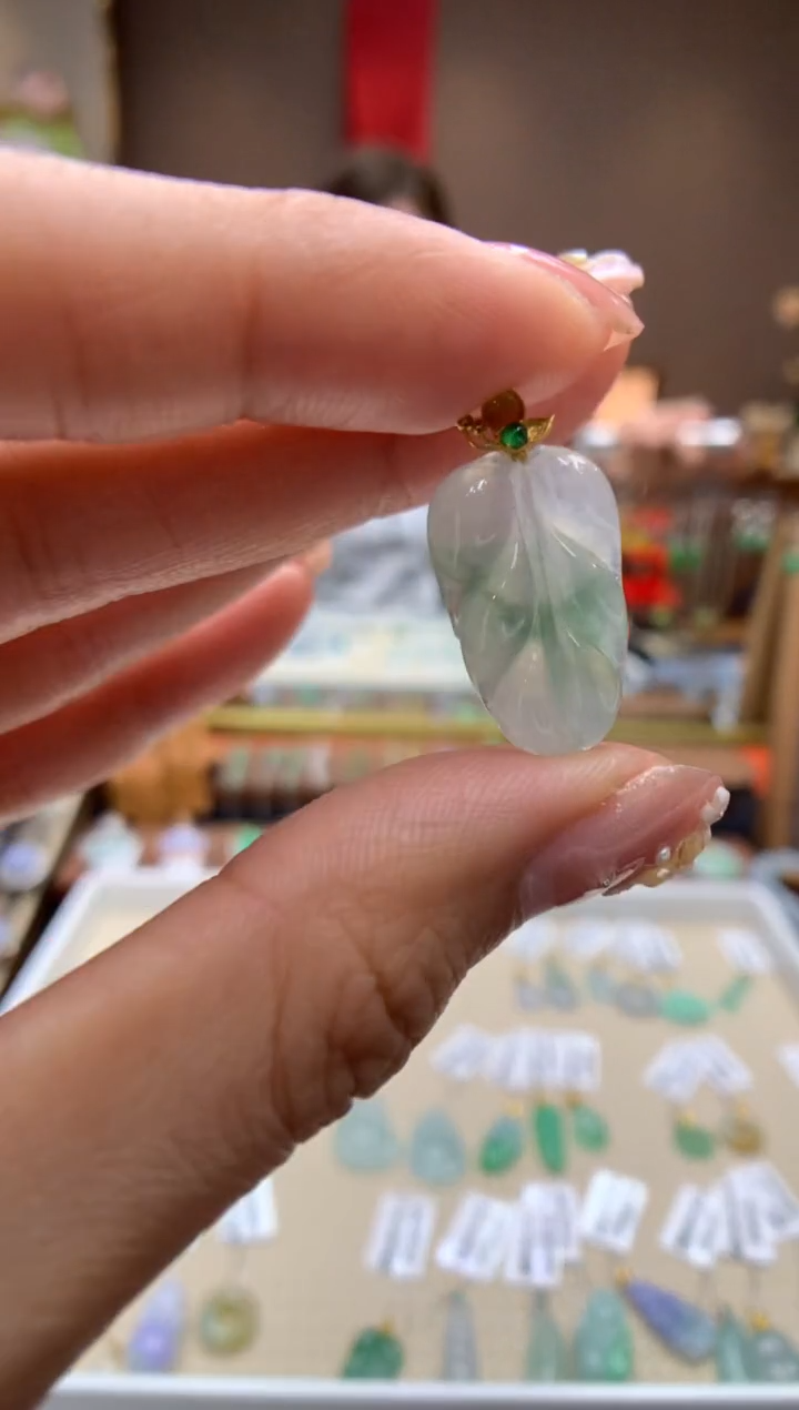【闪购商品】翡翠颈饰18K金镶嵌叶子