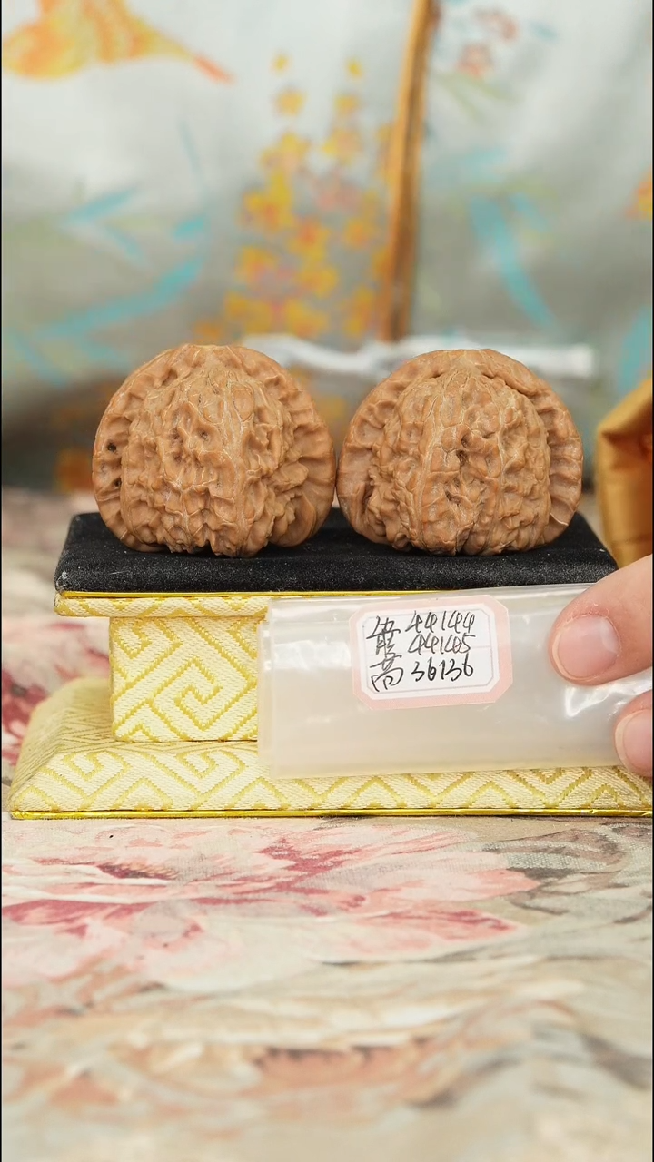 【闪购商品】文玩核桃把件白狮子