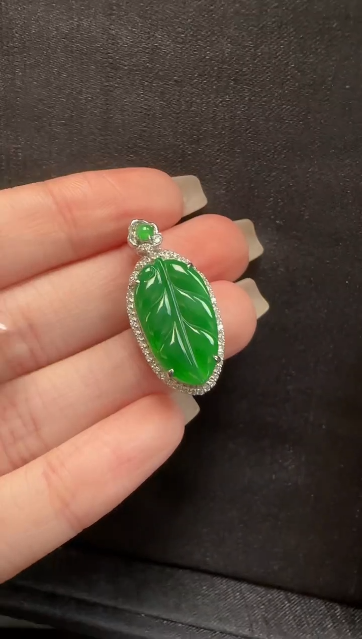 【闪购商品】翡翠颈饰18K金镶嵌42叶子