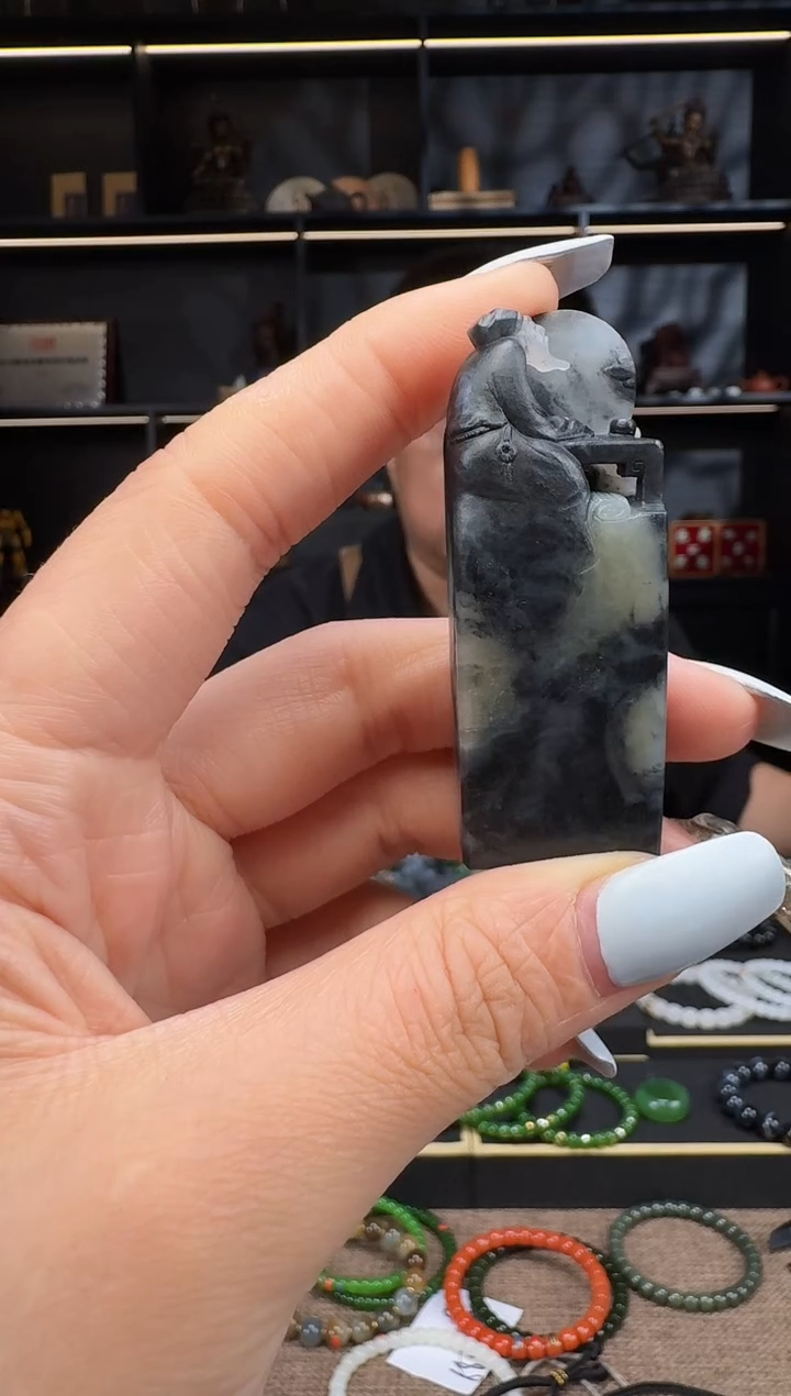 和田玉未镶嵌颈饰青花印章