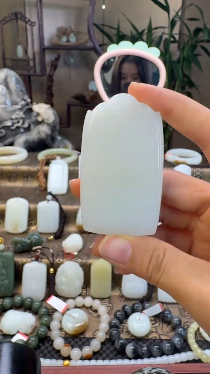 颈饰未镶嵌和田玉且末老型无事牌