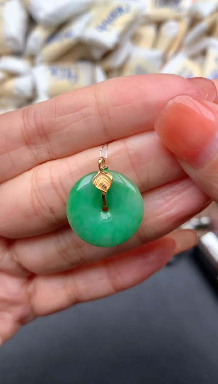 18K金镶嵌挂件翡翠1