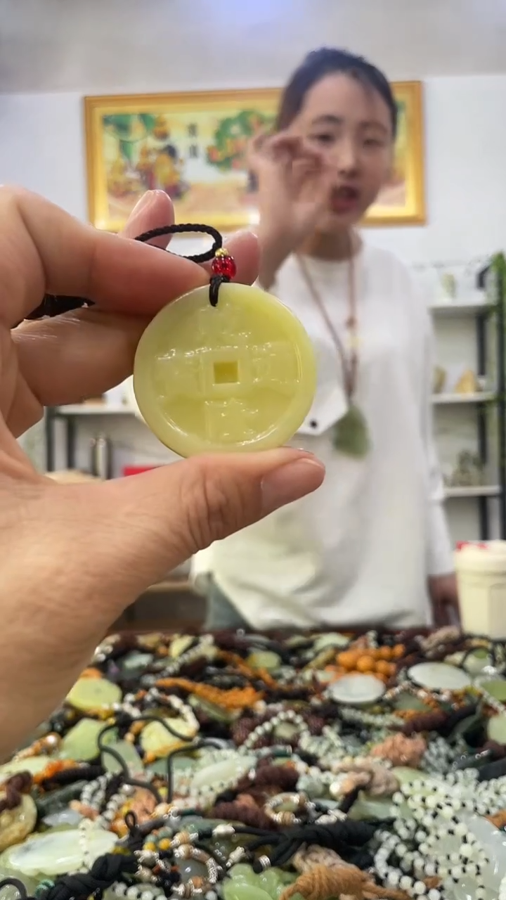 未镶嵌岫玉挂件   