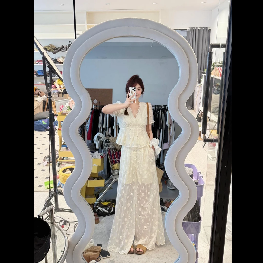 【云织梦】设计感花边V领镂空刺绣上衣+高腰阔腿休闲裤