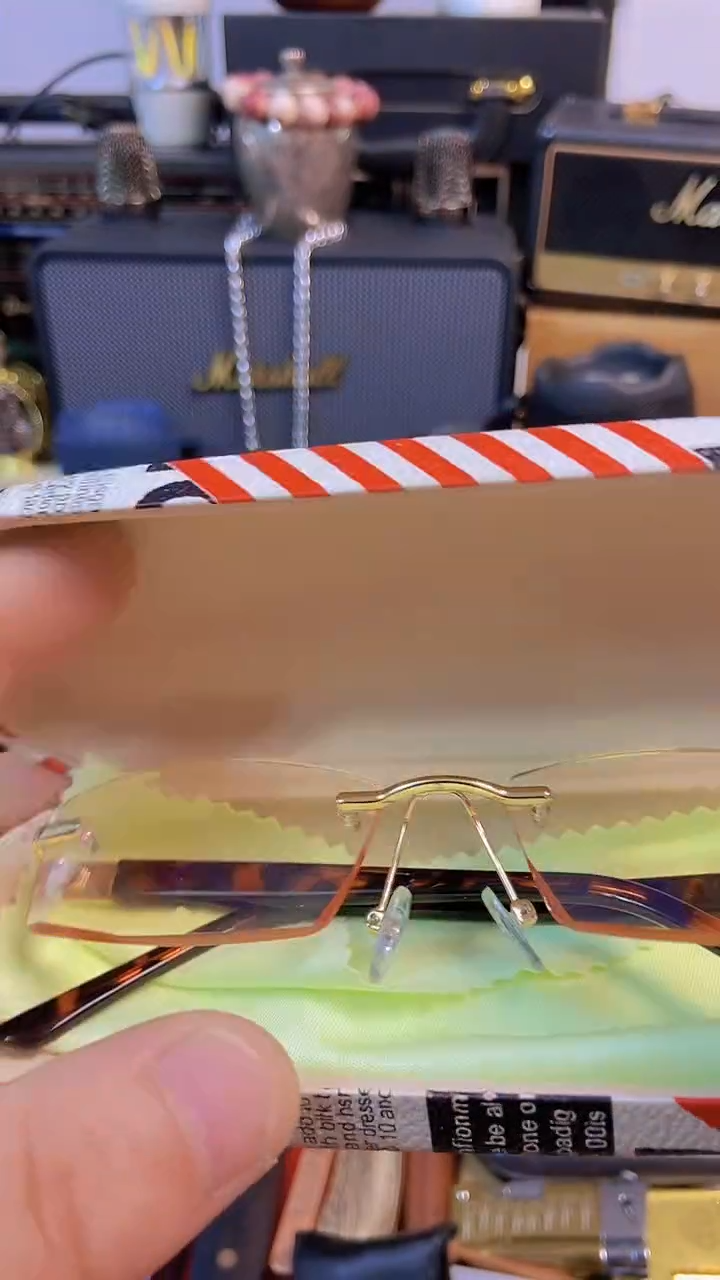 瓷片闪购商品，如图所示