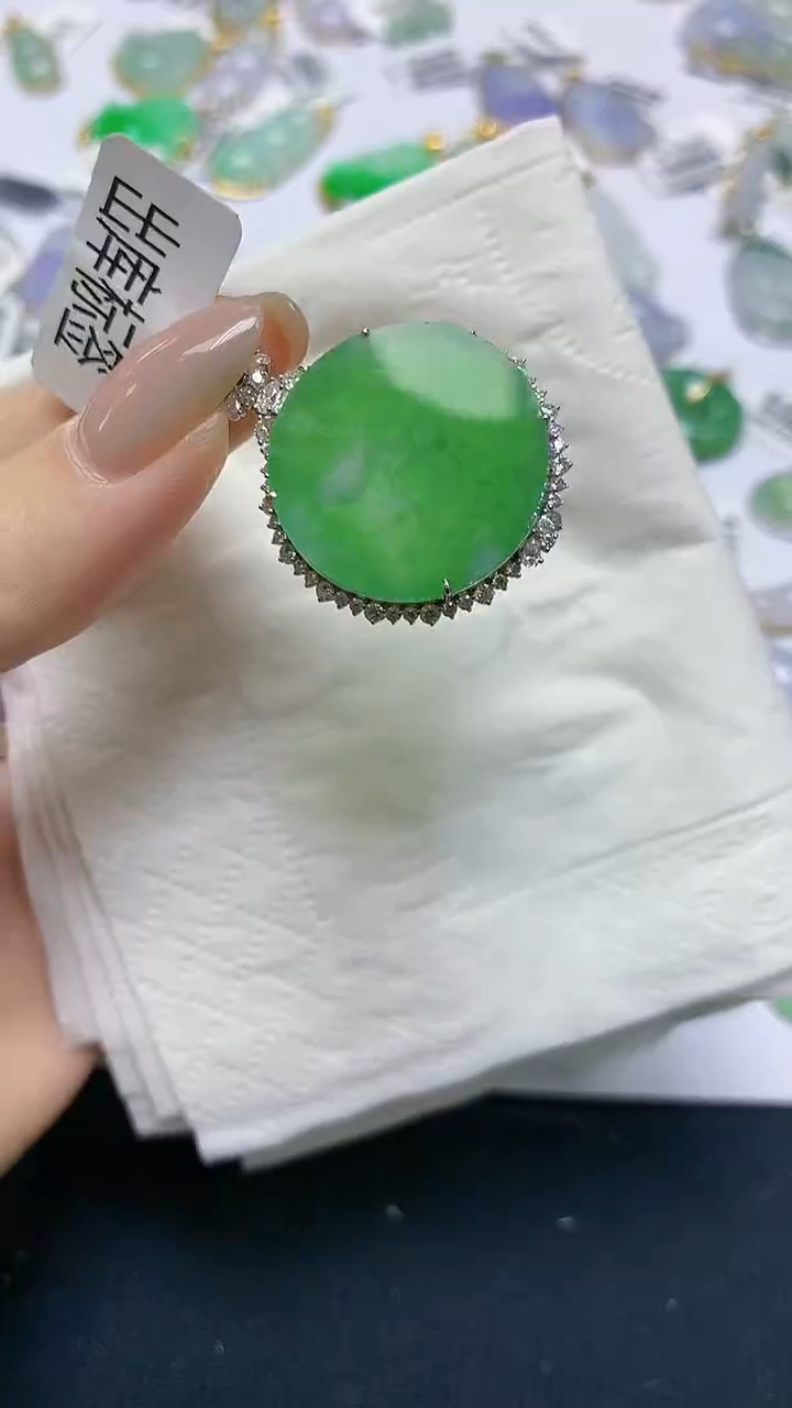 翡翠18K金镶嵌颈饰天然缅甸A货翡翠