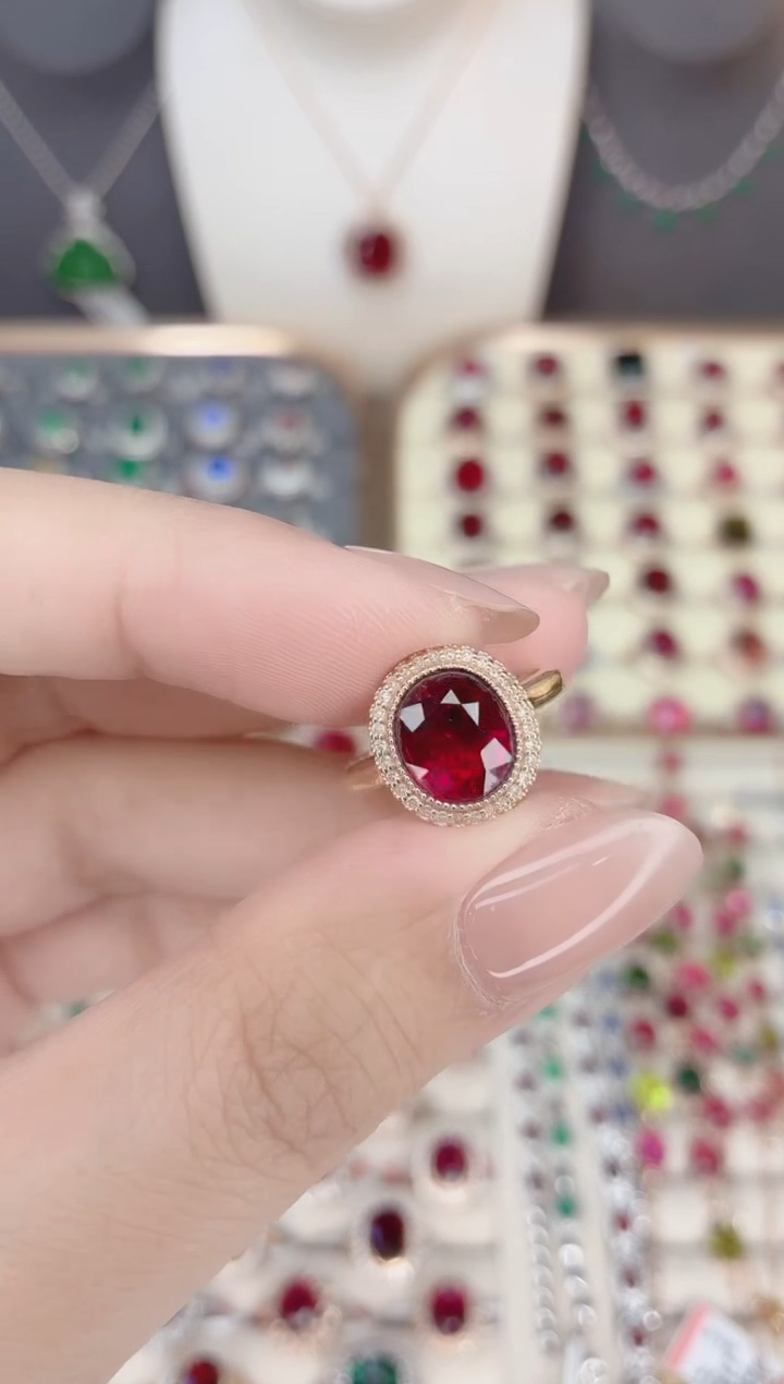 18K金镶嵌碧玺戒指碧玺3.3CT
