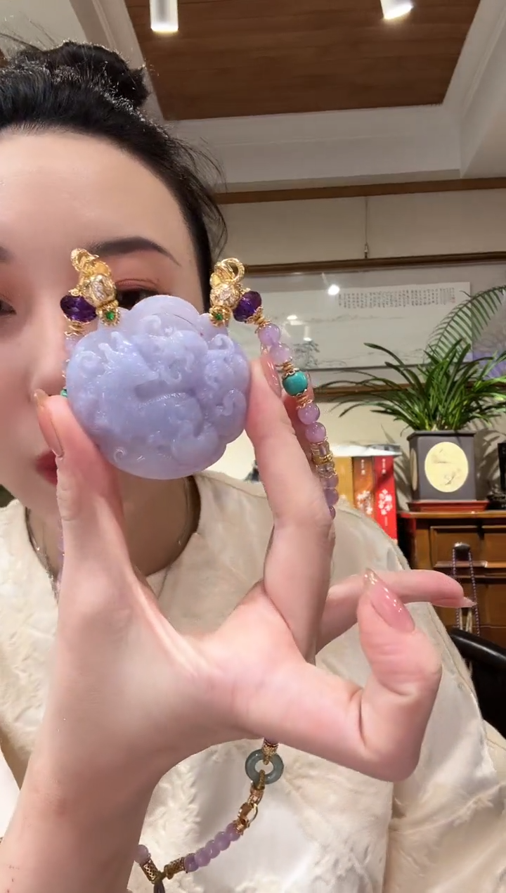 翡翠未镶嵌颈饰国风