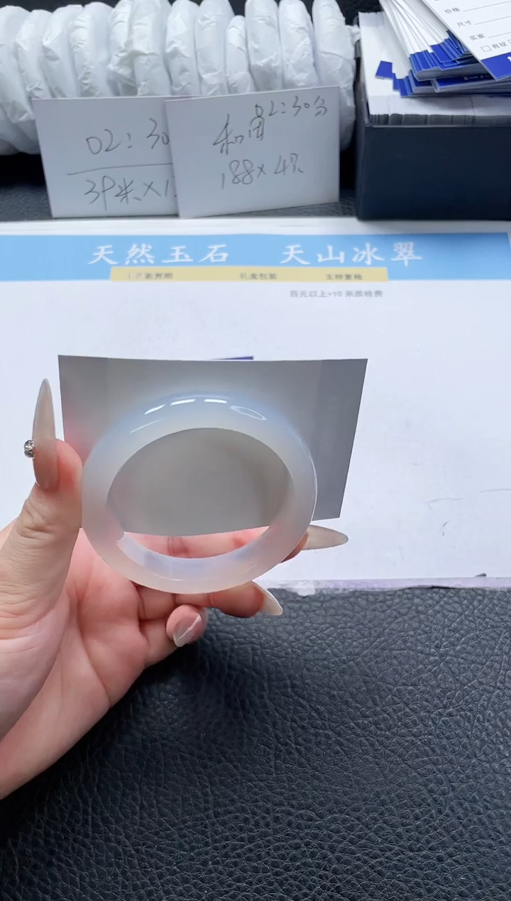 【闪购商品】石英质玉手镯未镶嵌162-56