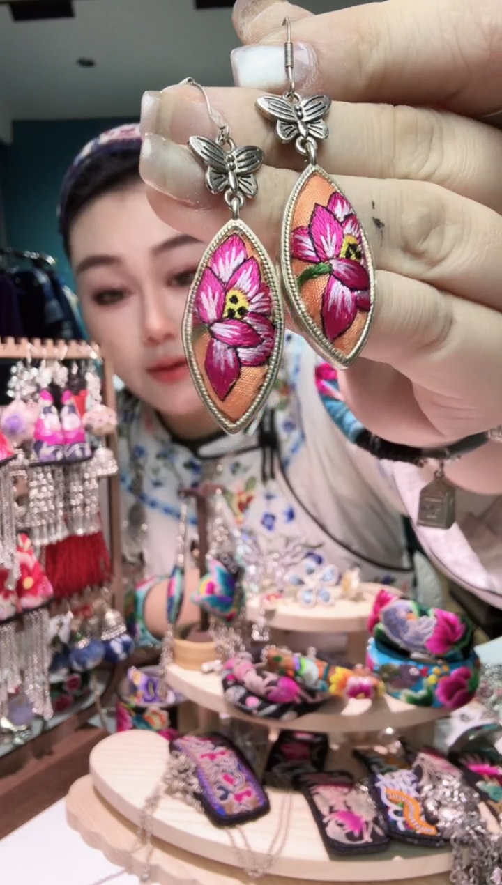刺绣纯手工苗绣非遗耳环