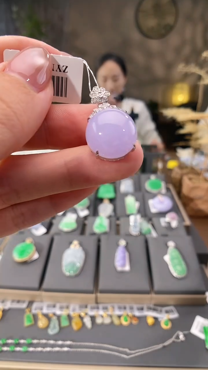 吊坠(不含链)18K金镶嵌翡翠蛋面