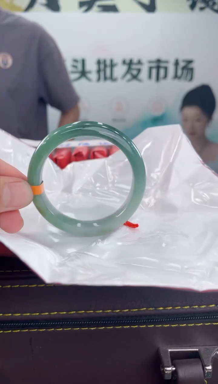 【闪购商品】翡翠手镯未镶嵌手镯