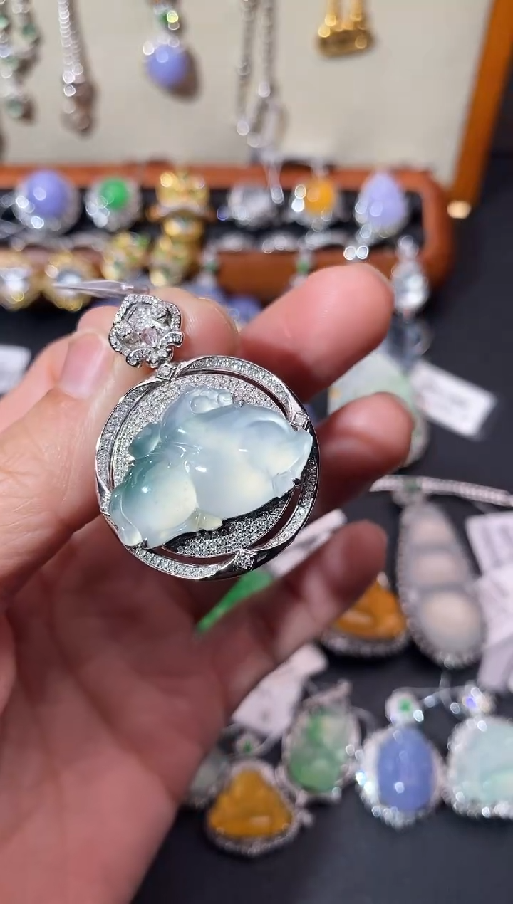 【闪购商品】翡翠吊坠(不含链)18K金镶嵌吊坠