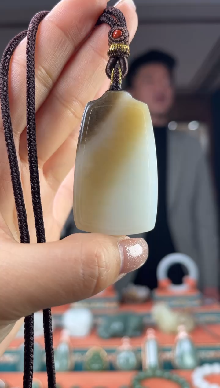 颈饰未镶嵌和田玉佩佩