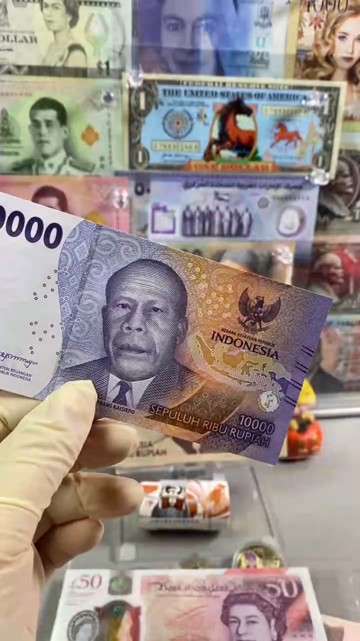 纸币【特价全新】印度尼西亚10000卢比 2022年 