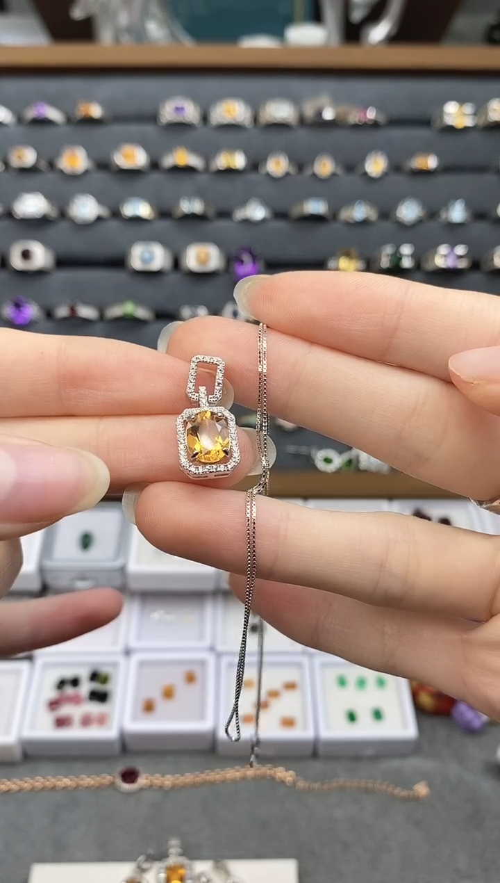 吊坠(赠链)银S925镶嵌黄晶家**喵吊坠赠链