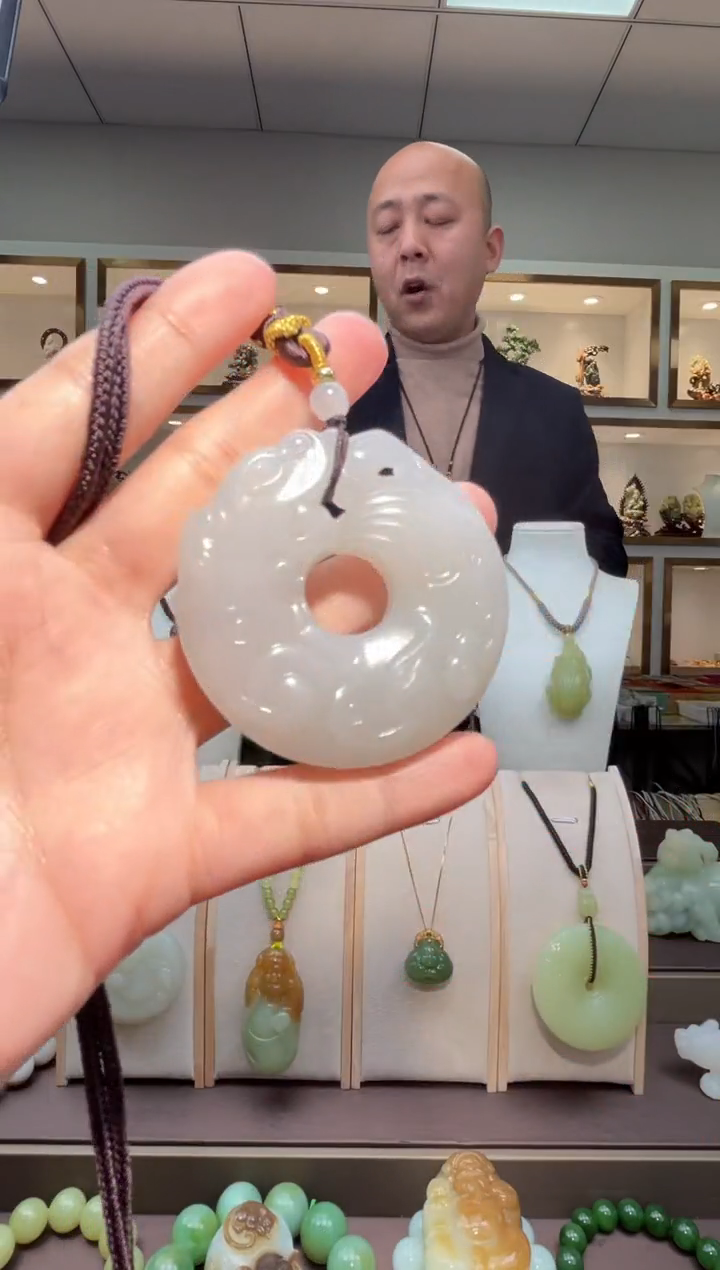 颈饰未镶嵌和田玉苏