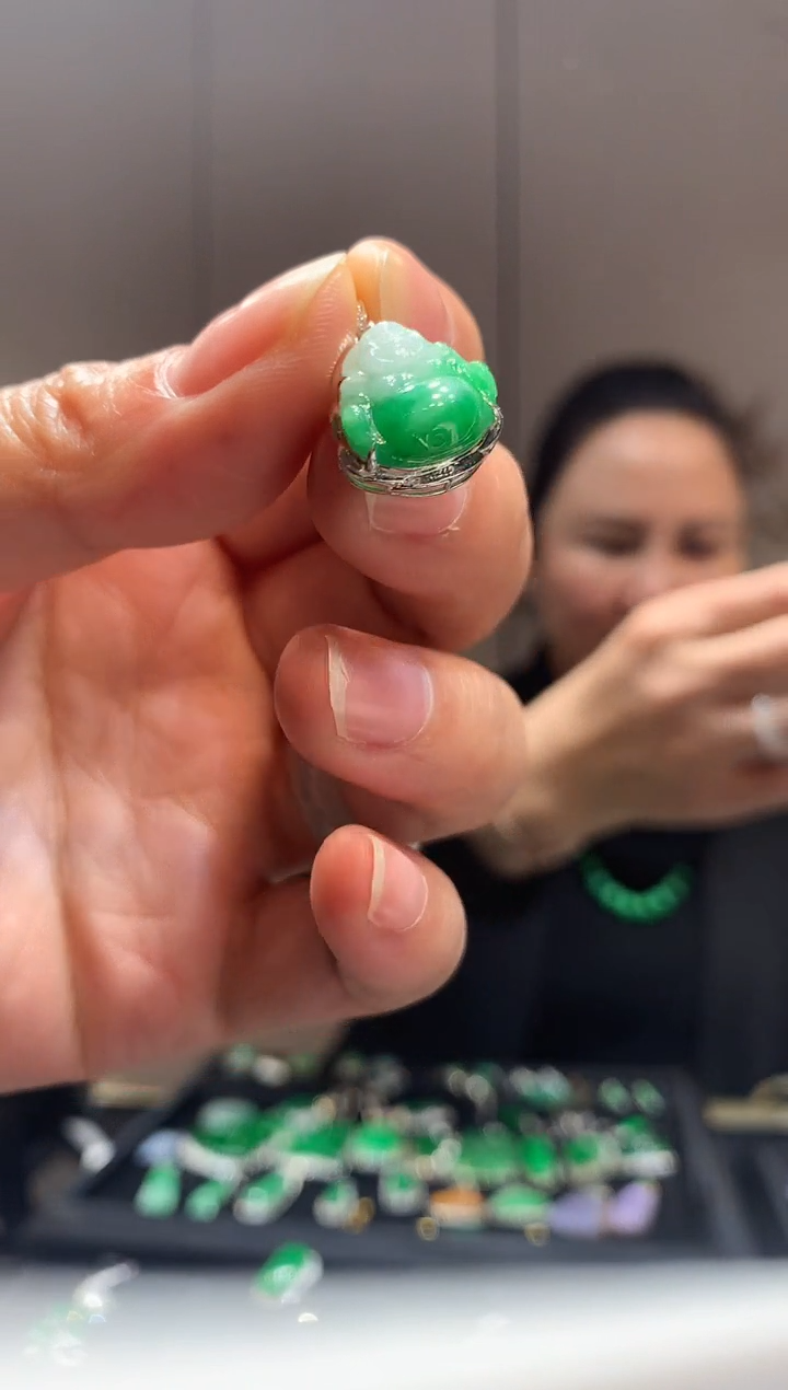 【闪购商品】翡翠吊坠(不含链)18K金镶嵌佛公