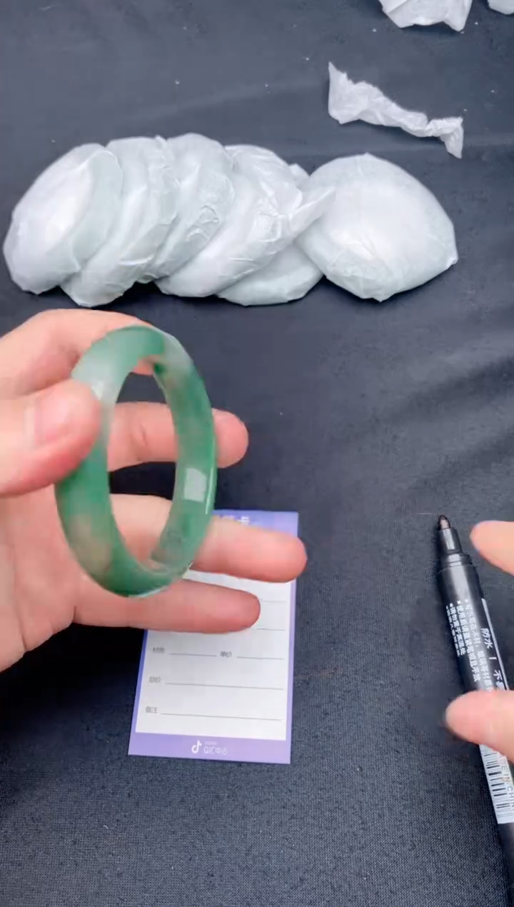 石英质玉（非洲翠）手镯未镶嵌瑕疵不退不换23