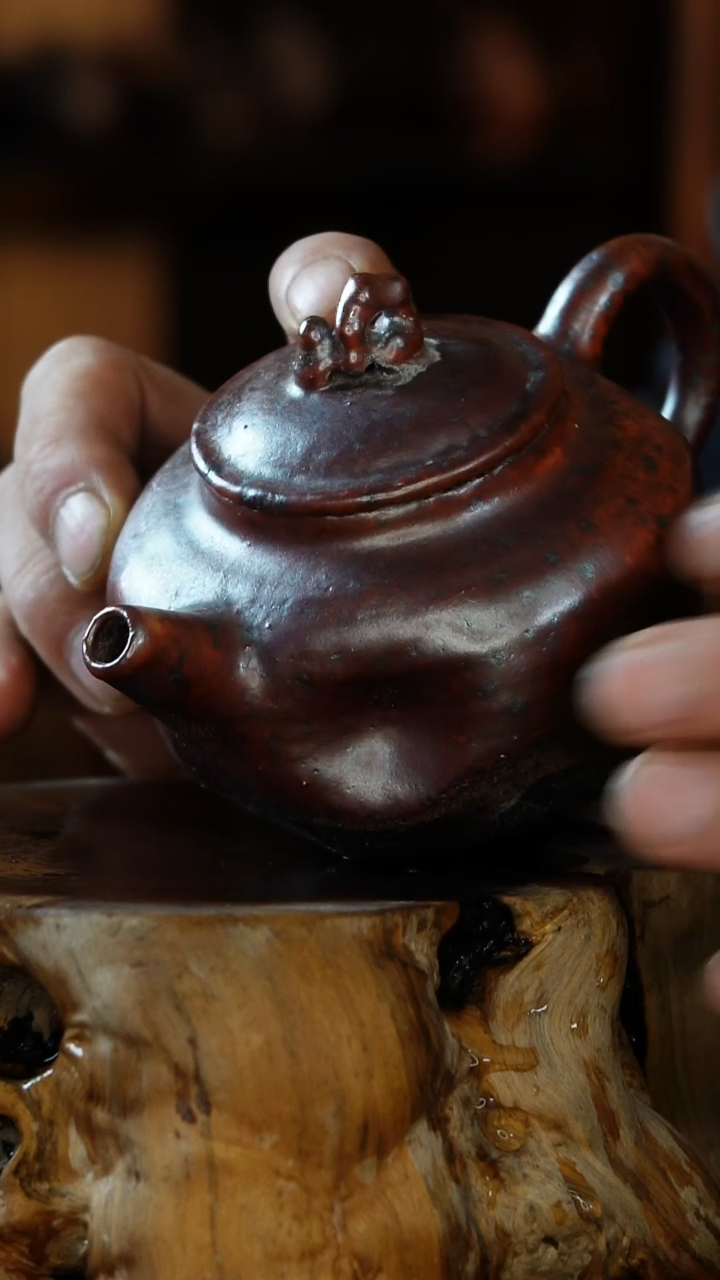 紫砂全手工暖****女手捏壶
