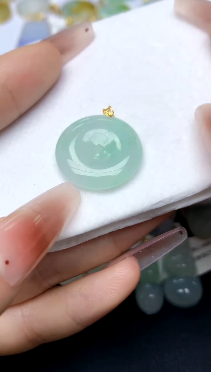 翡翠18K金镶嵌颈饰天然A货翡翠