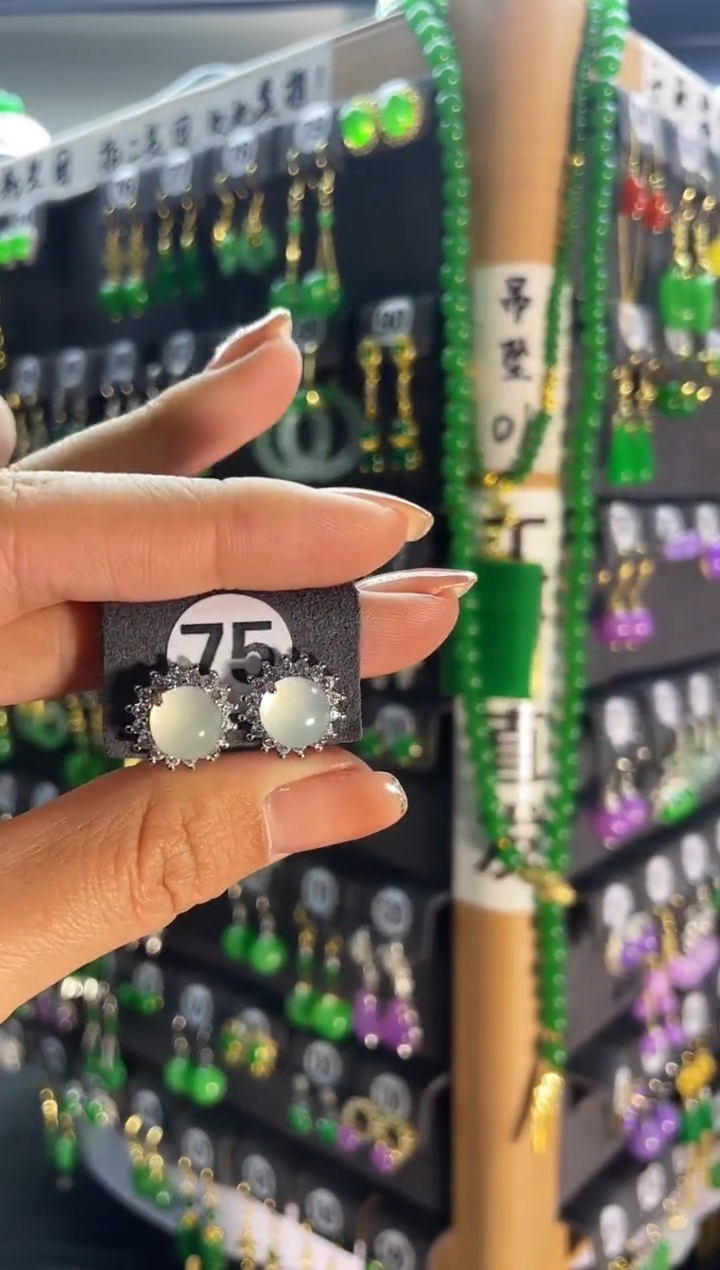 【闪购商品】翡翠耳饰银S925镶嵌75...