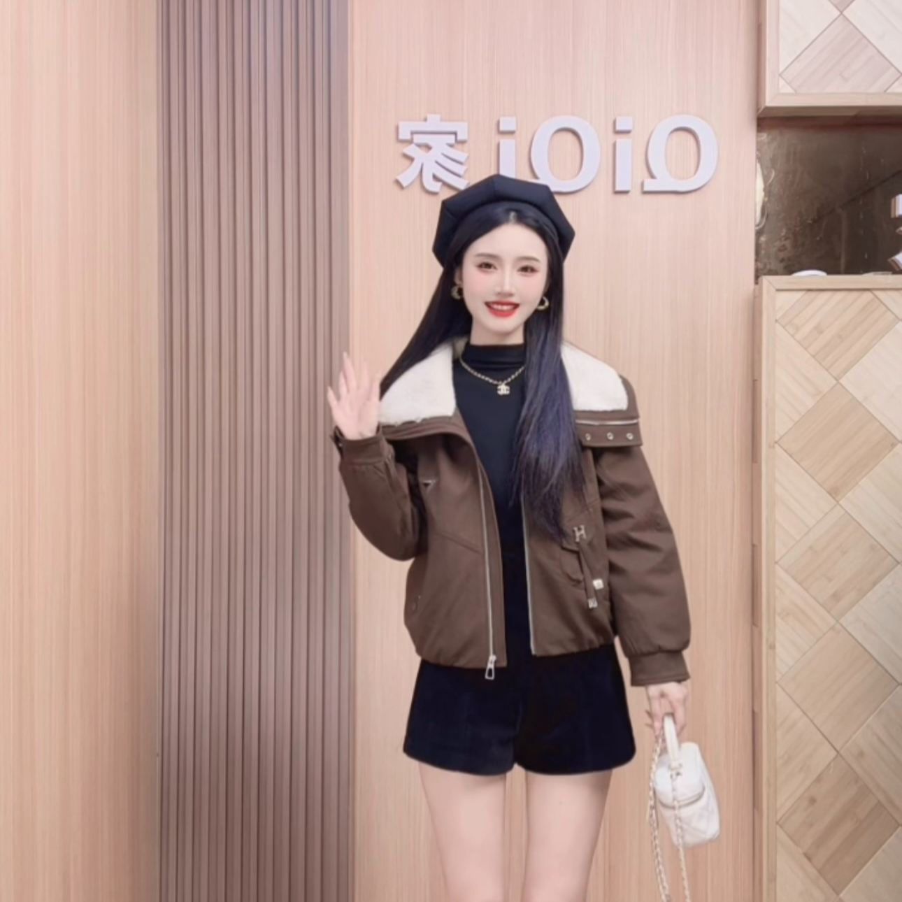 QiQi家 大翻领丹宁风冬季显瘦立体装饰高级感气质毛毛外套