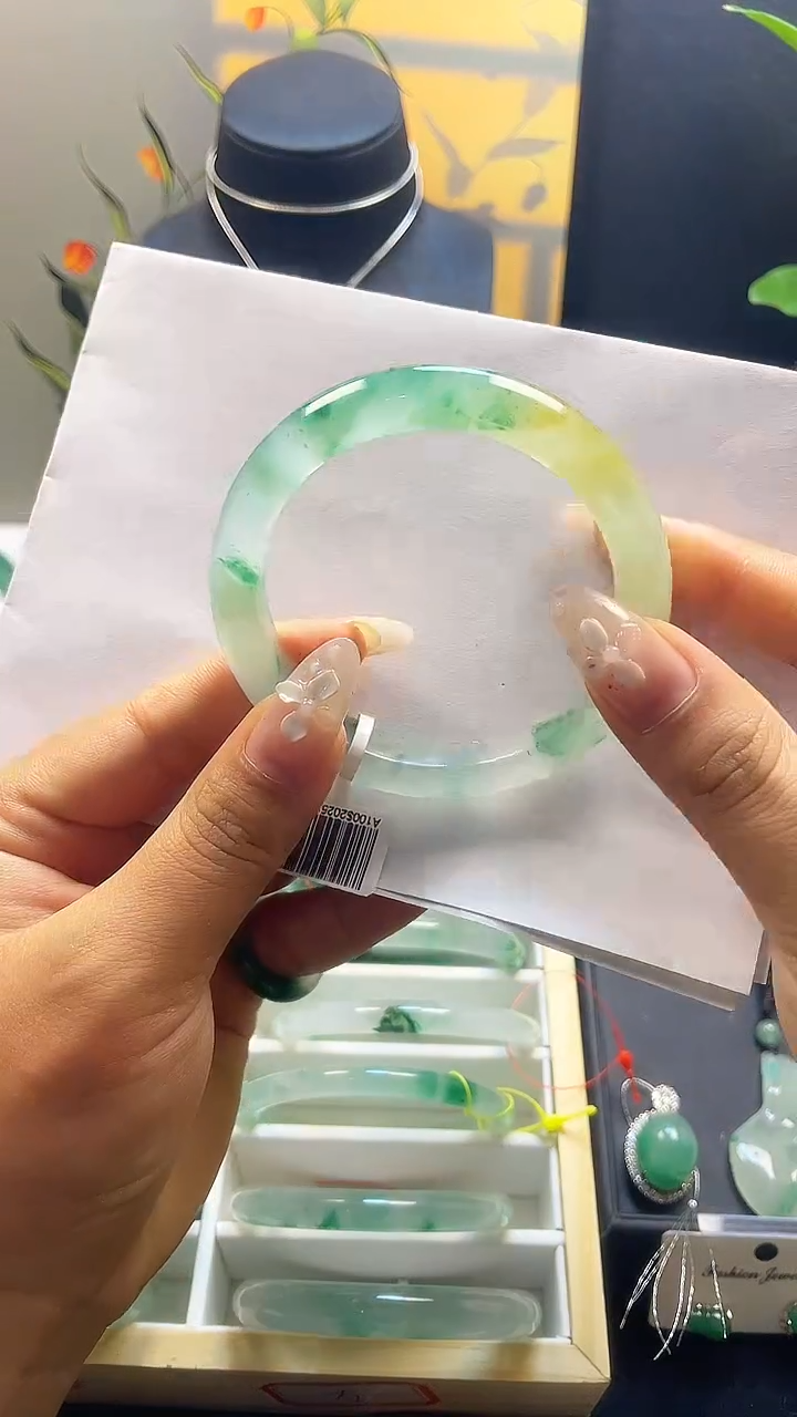 未镶嵌1石英质玉（非洲翠）曾*韵57